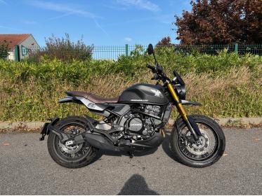 MOTO MORINI SEIEMMEZZO SCR 650